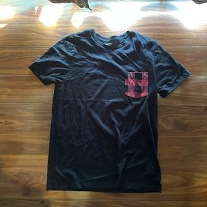 Men’s black red black plaid pocket t shirt size medium